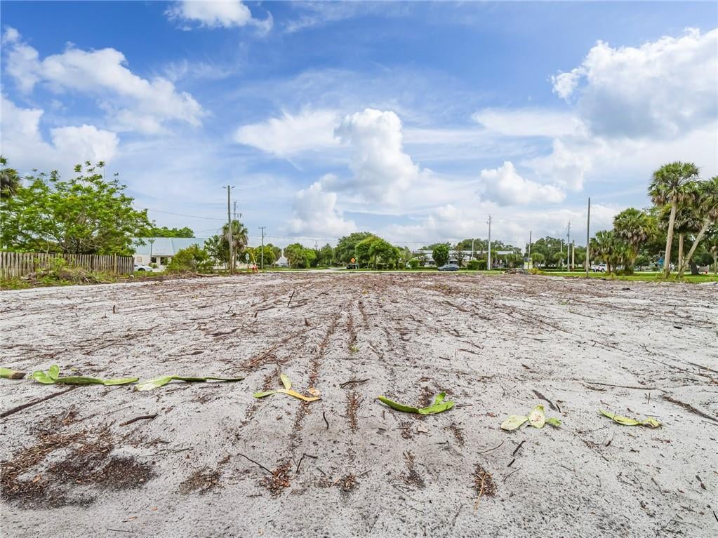 Photo of 445 Old Dixie Highway, Vero Beach, FL 32962 (MLS # R11097826)