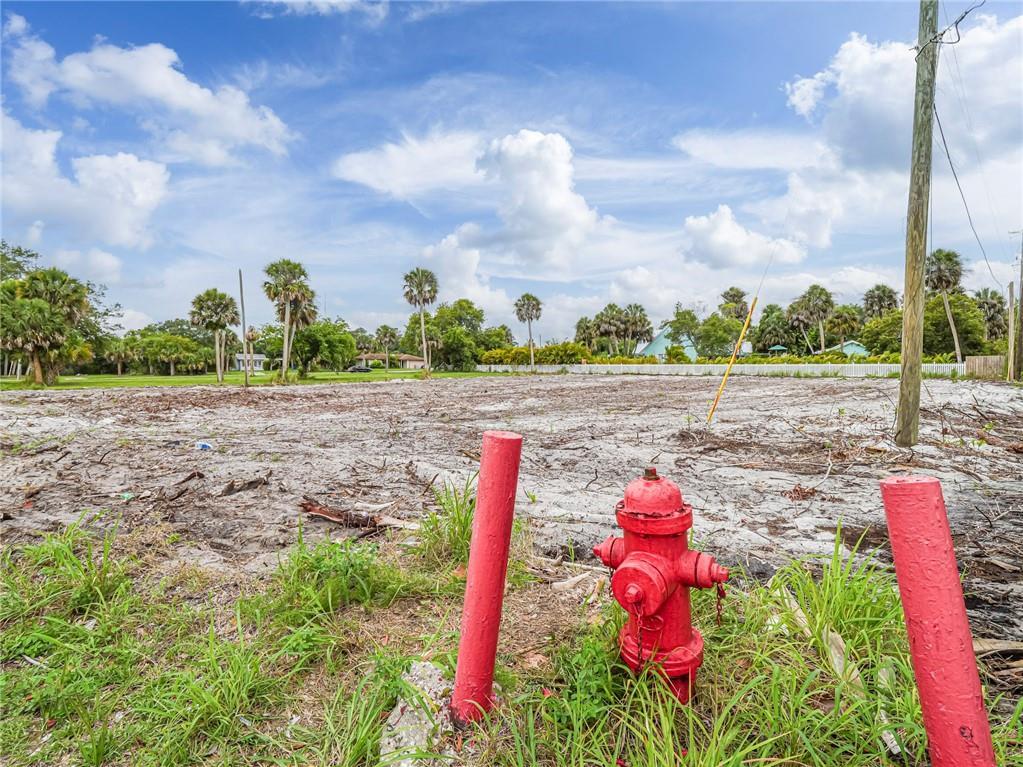 HICKORY HILL ESTATES - Land