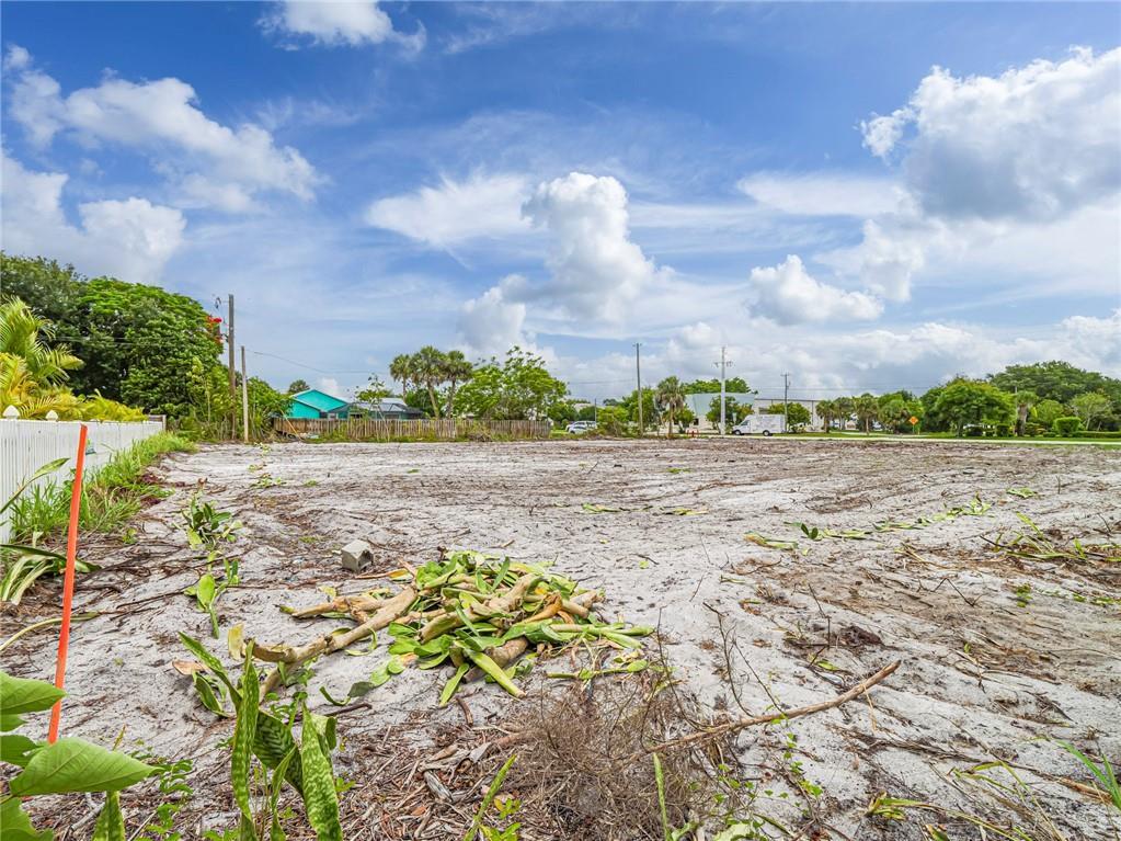 HICKORY HILL ESTATES - Land