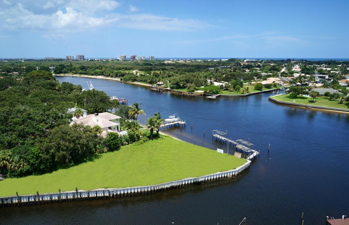Gorgeous half acre home site with SE exposure. Panoramic vistas of Intracoastal south. Huge dock for large boat in no wake zone. Protected cut on south side for smaller craft.Lot will hold 5000 sf/ac one story home or up to 8000sf on 2 levels.