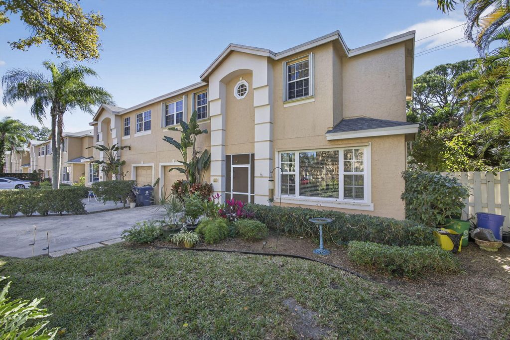Photo of 310 Laurel Oaks Way, Jupiter, FL 33458 (MLS # R11159314)
