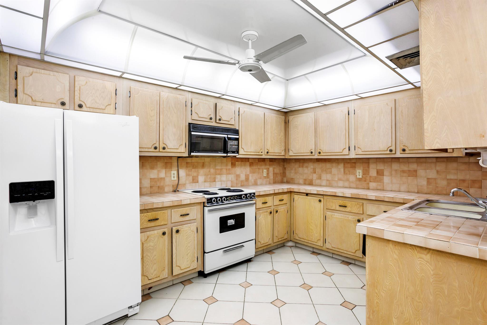 LOWELL HOUSE CONDO - Residential