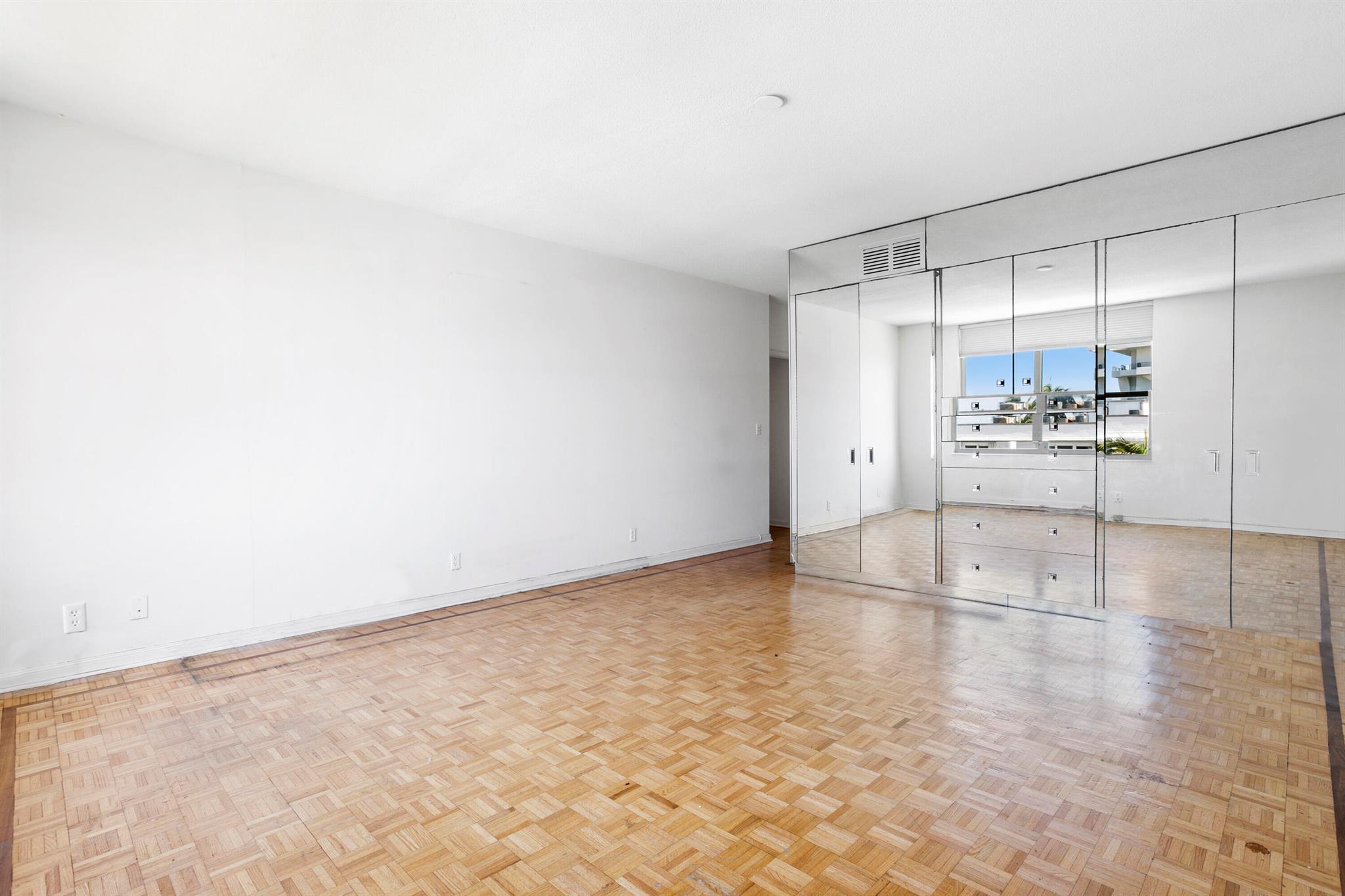 LOWELL HOUSE CONDO - Residential