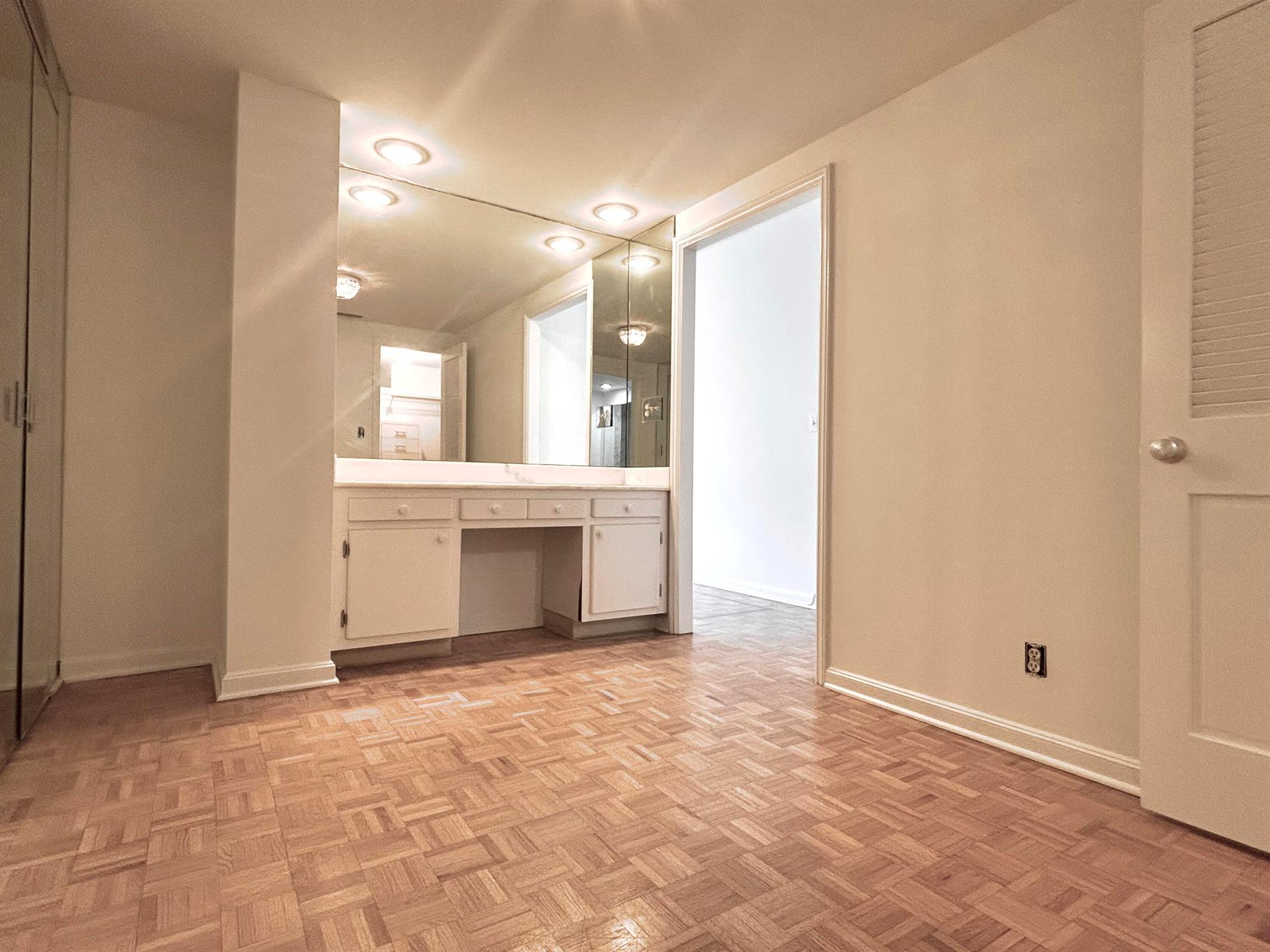 LOWELL HOUSE CONDO - Residential