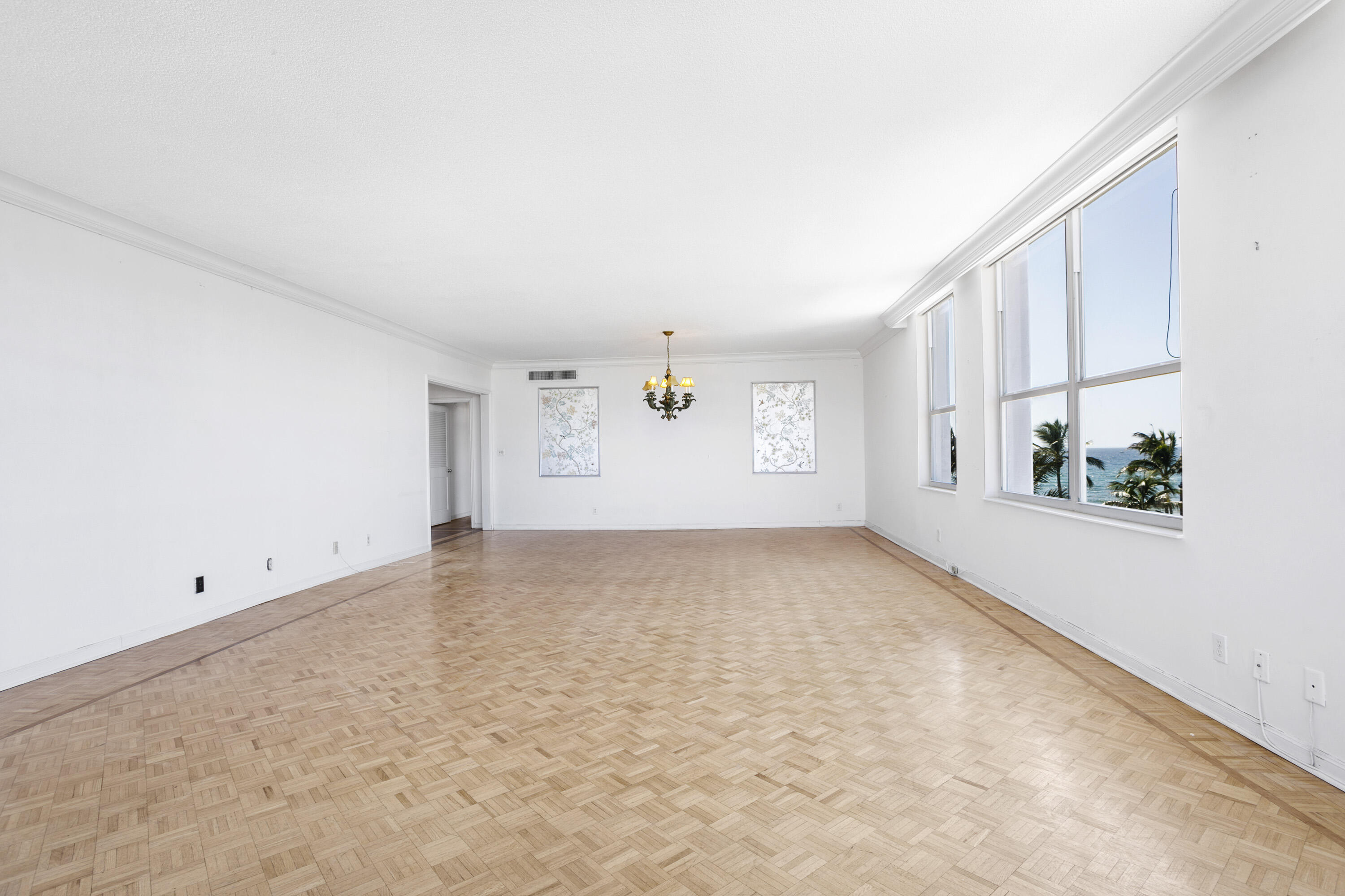 340 S Ocean Boulevard 4e, Palm Beach, FL, 33480/$3,750,000 2 340 S Ocean Boulevard 4e