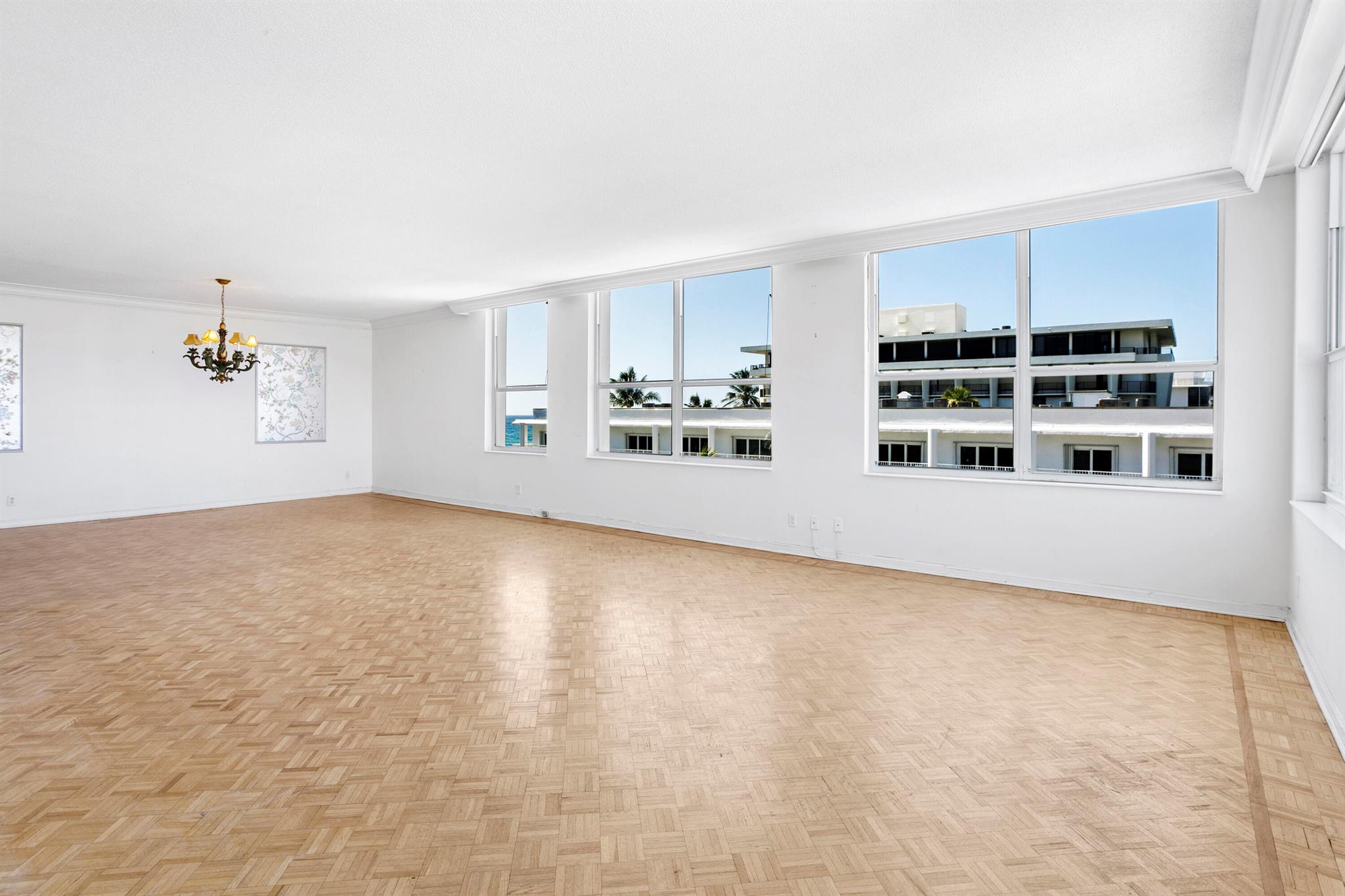 LOWELL HOUSE CONDO - Residential