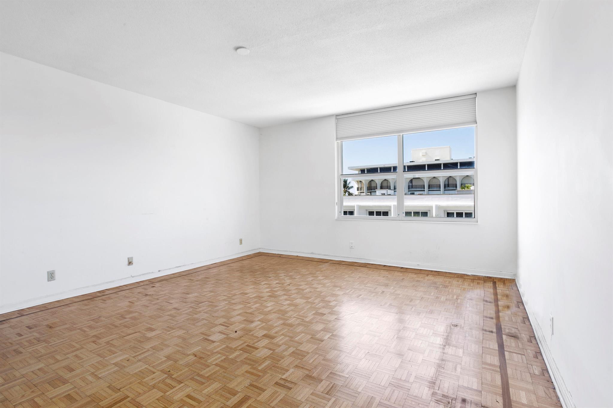 LOWELL HOUSE CONDO - Residential