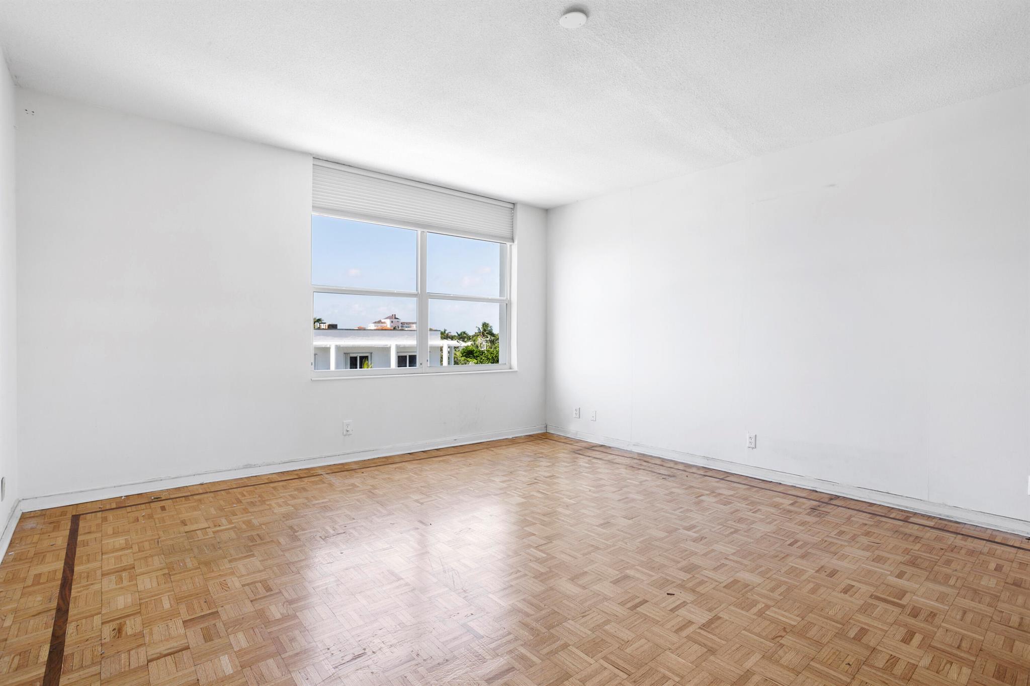 LOWELL HOUSE CONDO - Residential