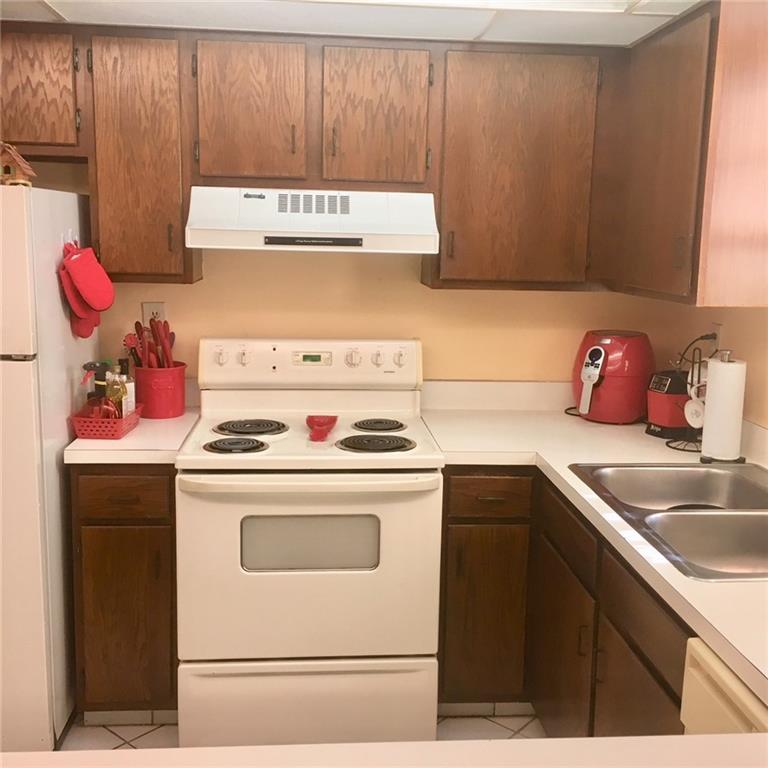 RAMBLEWOOD EAST CONDO - Residential Lease