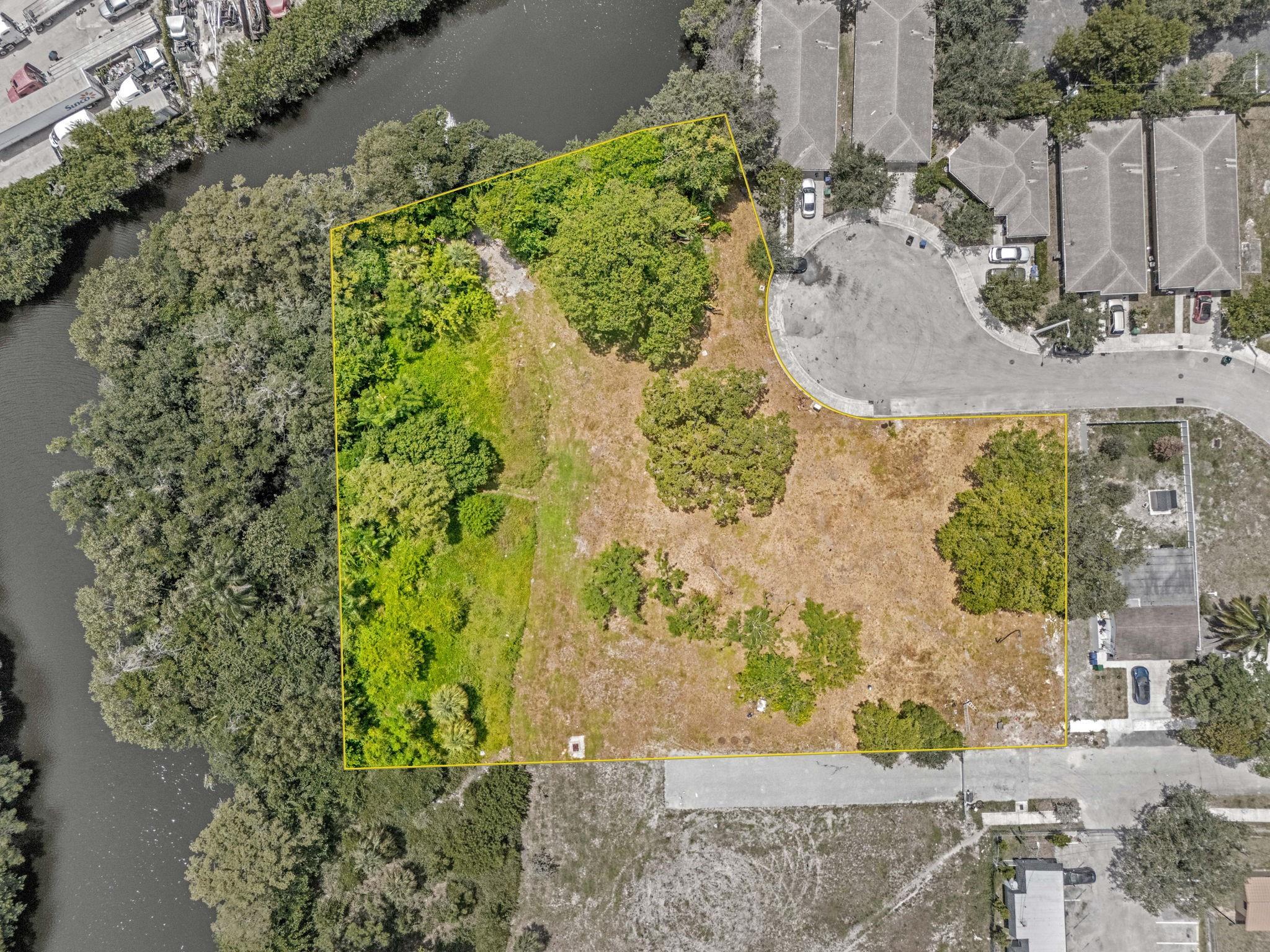 A BUILDER'S DREAM ! Rare assemblage opportunity in Fort Lauderdale ! Five adjacent lots comprised to a total 35,600 SF (0.82 AC)- just a little under 1 ACRE. Offered as a contiguous package for $750,000. ZONED RM-10. All have separate folios, with potential to subdivide one lot for a total of 6 buildable parcels. Located on a quiet cul-de-sac with one parcel fronting the river and rear paved road allowing additional ingress/egress. Build up to 9 townhomes or up to 8 single family homes. Lot features - CUL DE SAC and one of the lots on the river... Build it's own community. Area is rapidly transforming with massive demand for new homes. New construction homes selling in the low $500k TO 550k. Unique opportunity in a trendsetting neighbor! Excellent potential ROI after project completion