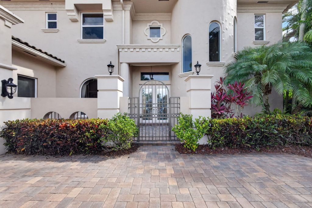 Photo of 5133 Isabella Drive, Palm Beach Gardens, FL 33418 (MLS # B26044535)