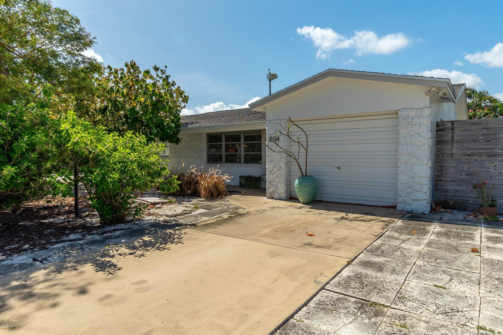 204 SW 10th Avenue