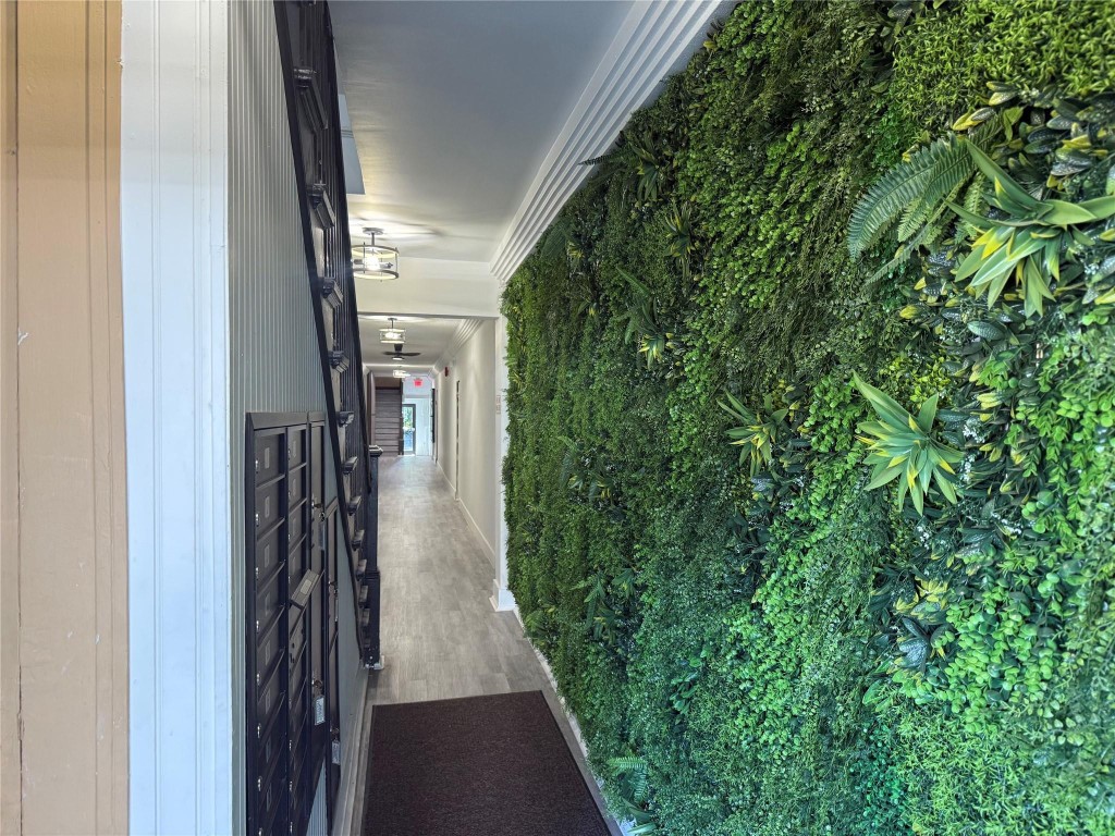 HOLLYWOOD - Residential Lease