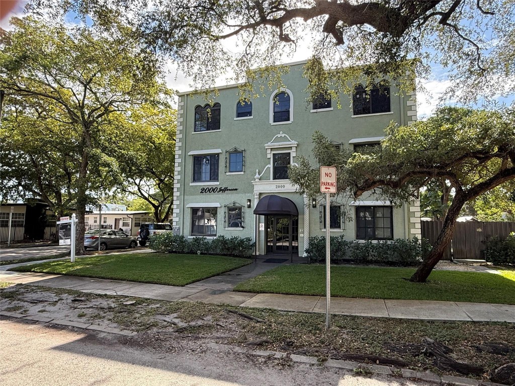 HOLLYWOOD - Residential Lease