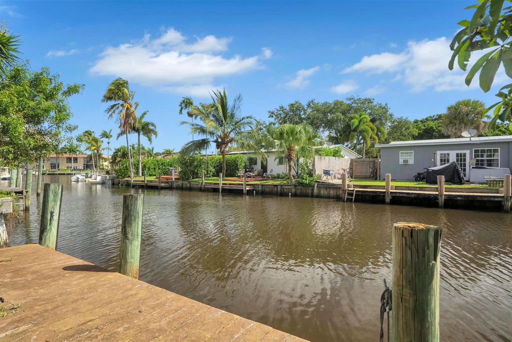 Photo of 103 SW Hideaway Place, Stuart, FL 34994 (MLS # R10999334)