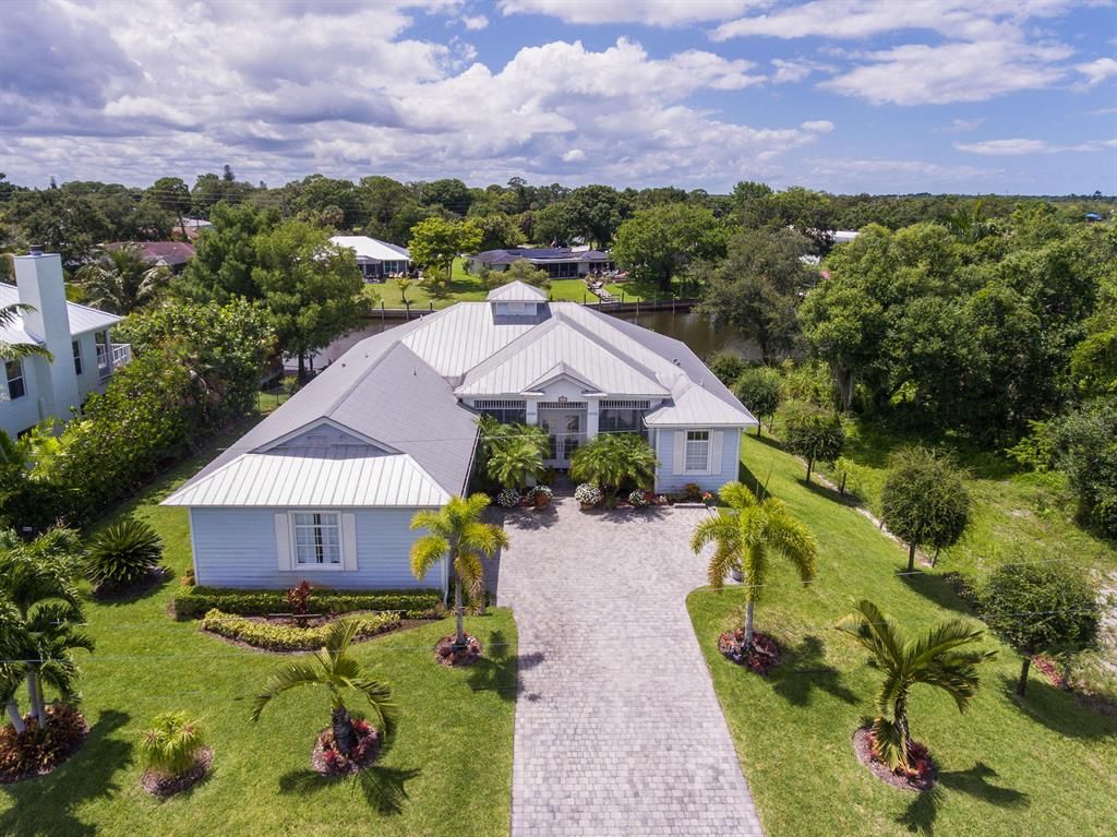 Photo of 493 SE Verada Avenue, Port Saint Lucie, FL 34983 (MLS # R10823617)