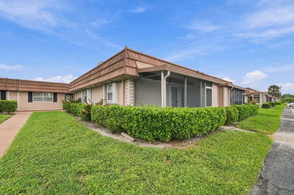 Photo of 334 Seville N, Delray Beach, FL 33446 (MLS # B26083055)