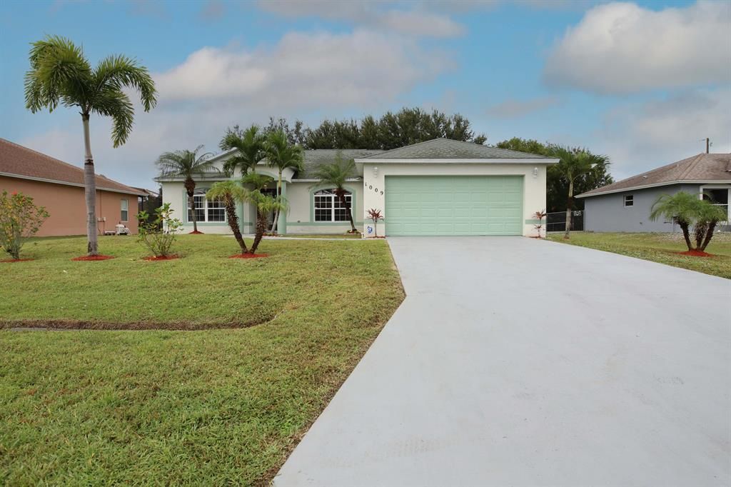 Photo of 1009 SW Fenway Road, Port Saint Lucie, FL 34953 (MLS # R10757535)
