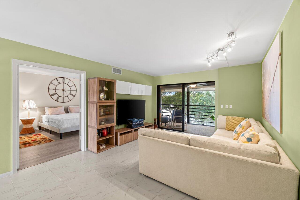 5380 Cedar Lake Drive 302