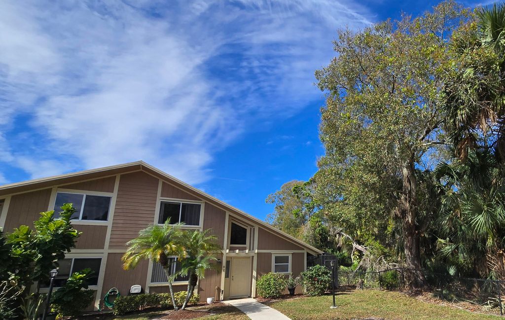 Photo of 82 Maplecrest Circle, Jupiter, FL 33458 (MLS # R11165268)