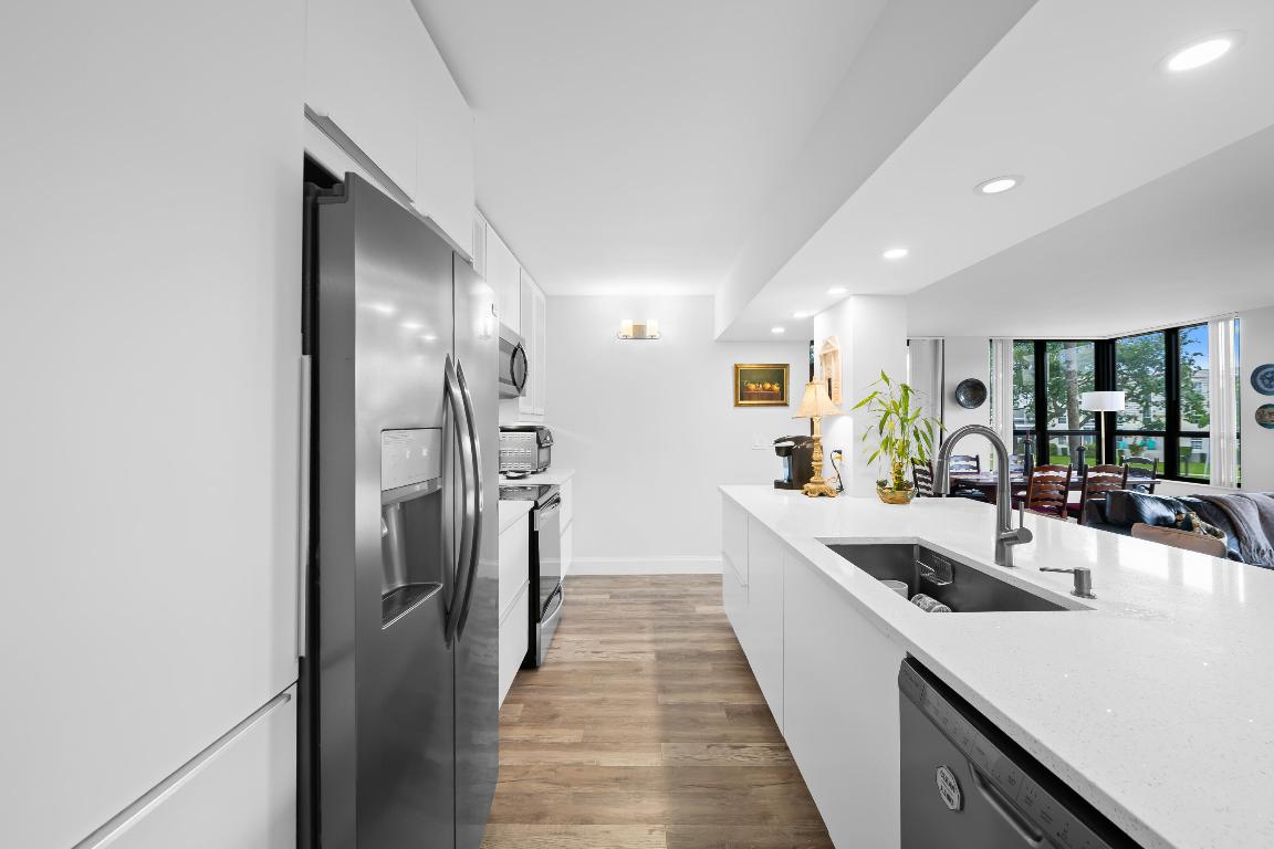 799 Jeffery Street 202