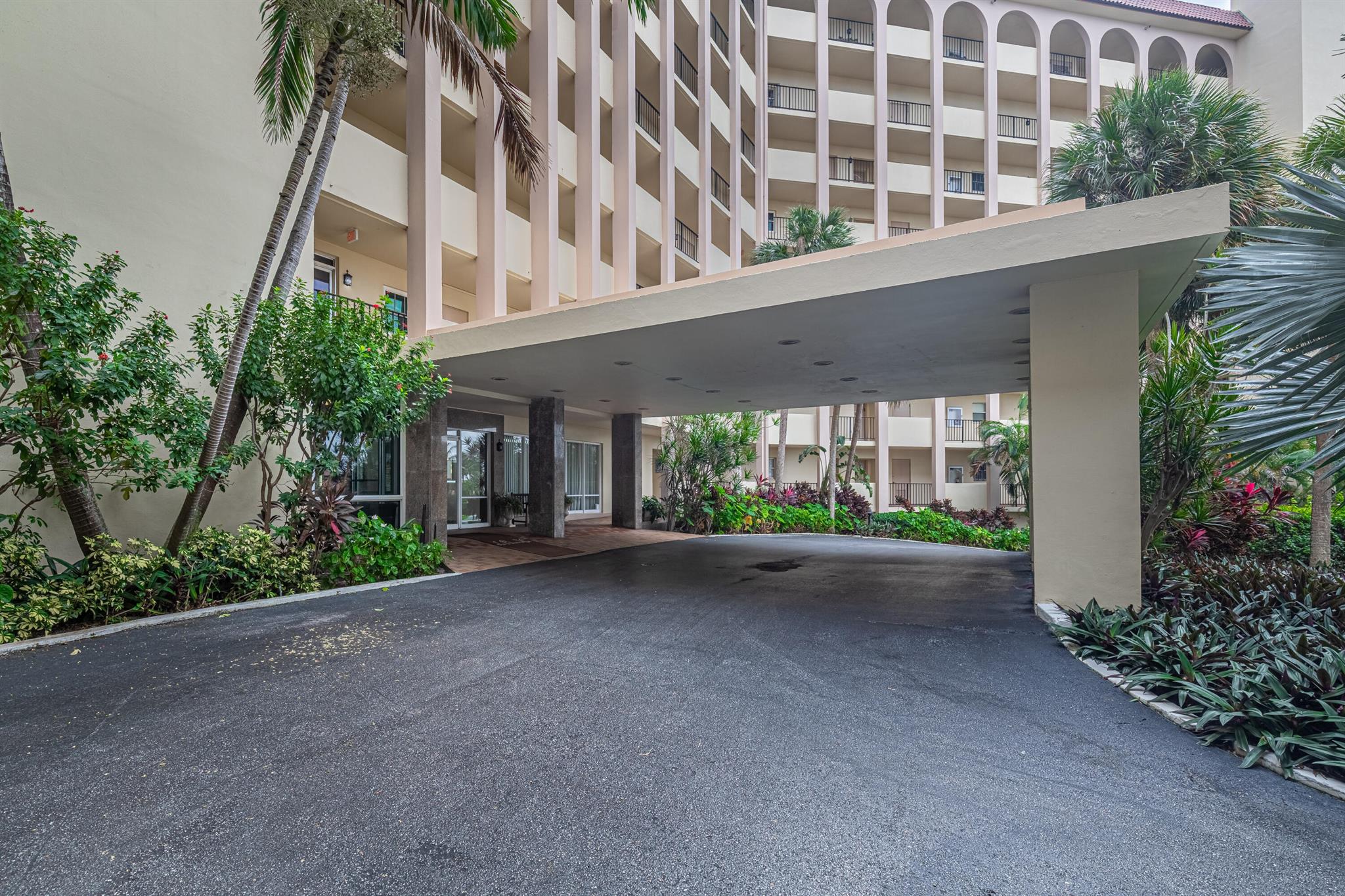 LA BONNE VIE CONDO - Residential