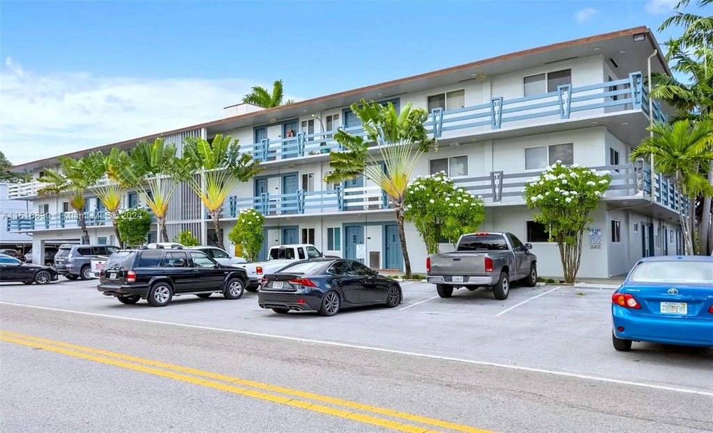 Photo of 1535 SE 15th Street #109, Fort Lauderdale, FL 33316 (MLS # R10980413)