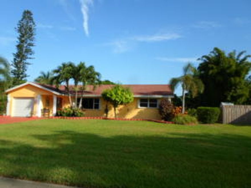 Adorable 3/2/1 single family home in desirable Kingsland Pines in Delray Beach.  Well maintained home with lush landscaping, fully fenced yard, and large screened patio.  This light and bright home has a remodeled kitchen with wood cabinets, granite count ertops, stainless steel appliances, large pantry and reverse osmosis system.  Large open floor plan with dinning and formal living rooms.  Beautifully updated bathrooms and a cute private office.  All bedrooms have walk in closets and this home has a larg