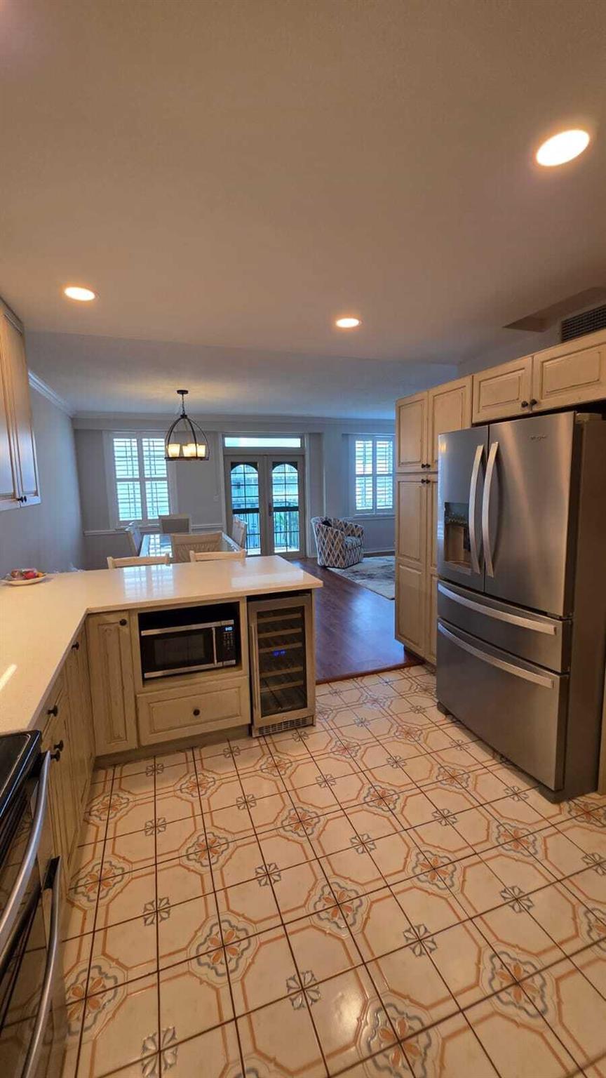 LA BONNE VIE CONDO - Residential Lease