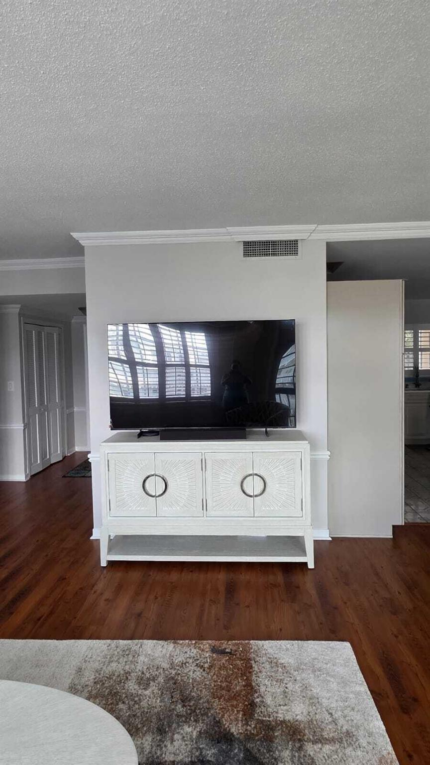LA BONNE VIE CONDO - Residential Lease