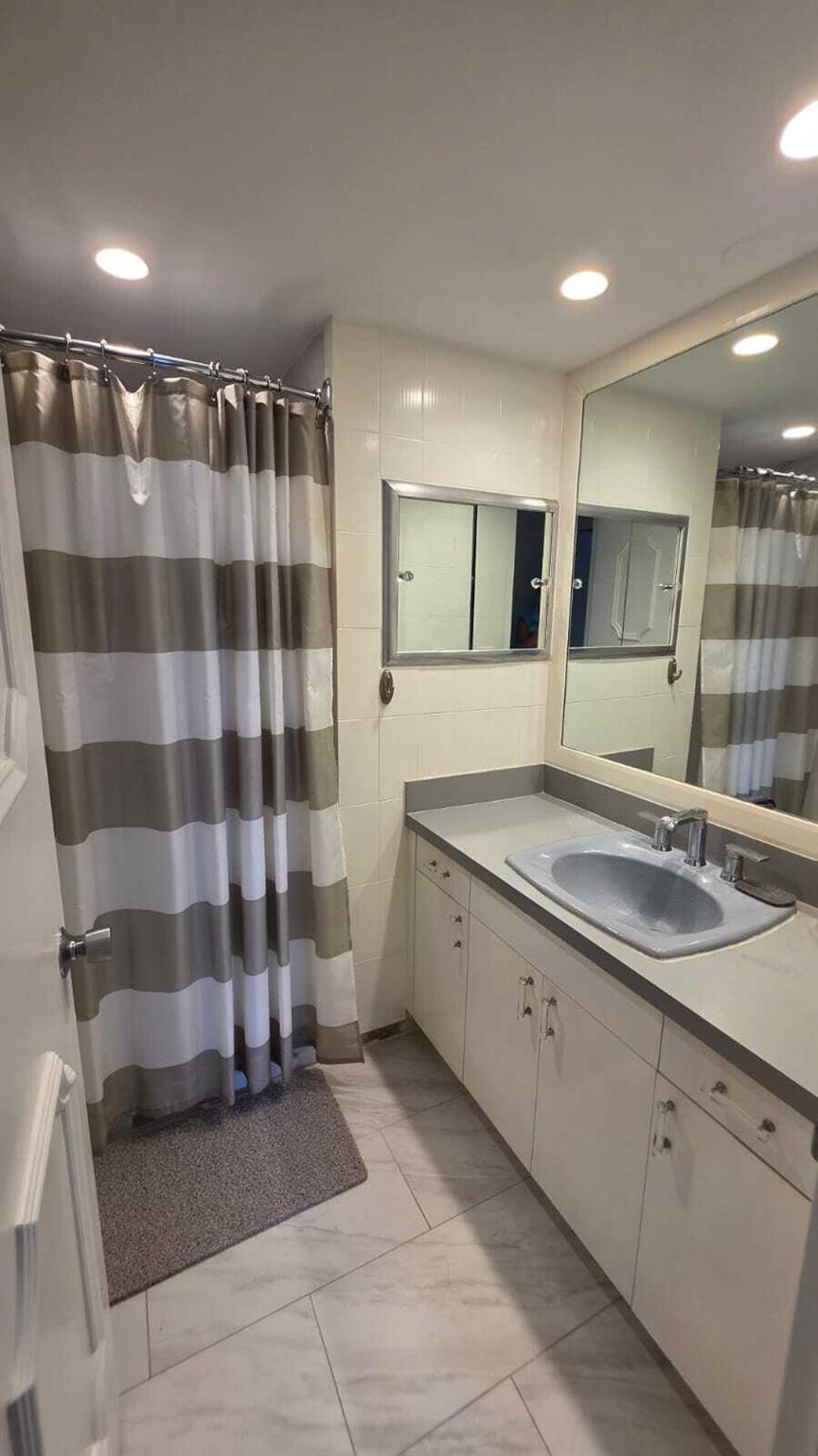 LA BONNE VIE CONDO - Residential Lease