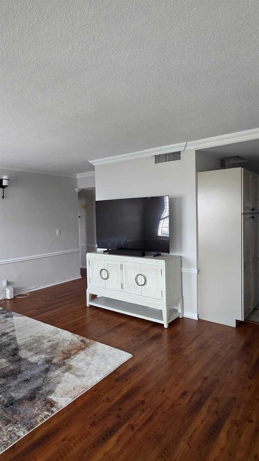 LA BONNE VIE CONDO - Residential Lease