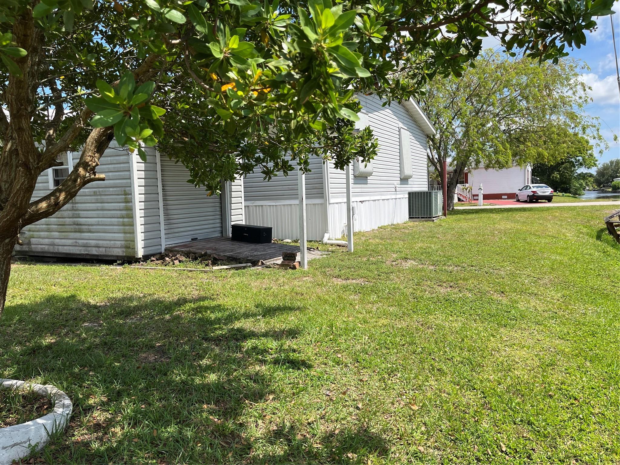 2081 SW 84th Ave, Davie, FL, 33324/$300,000 2 2081 SW 84th Ave