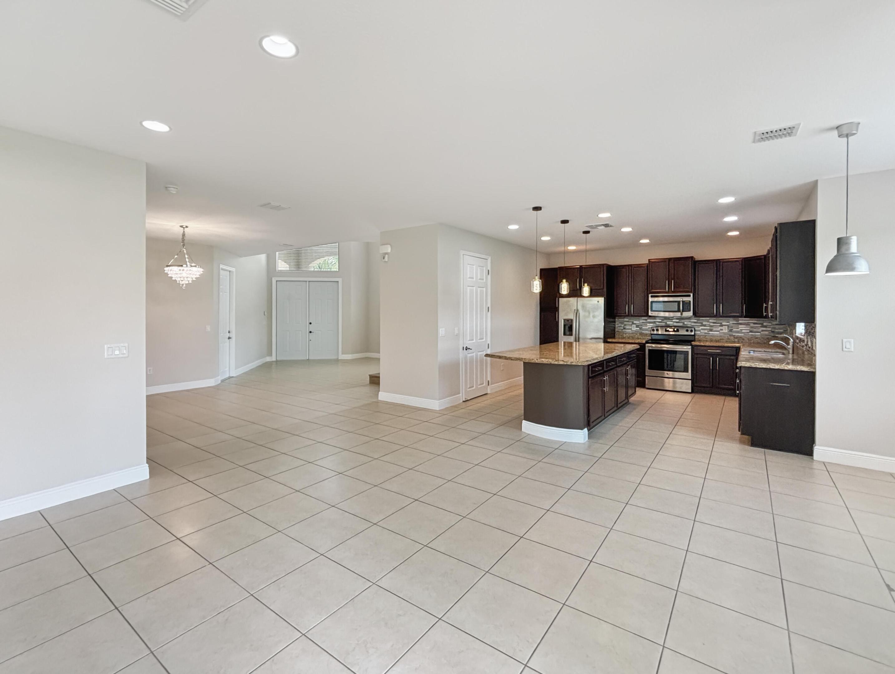 PORTOSOL REPL NO 4 - Residential Lease