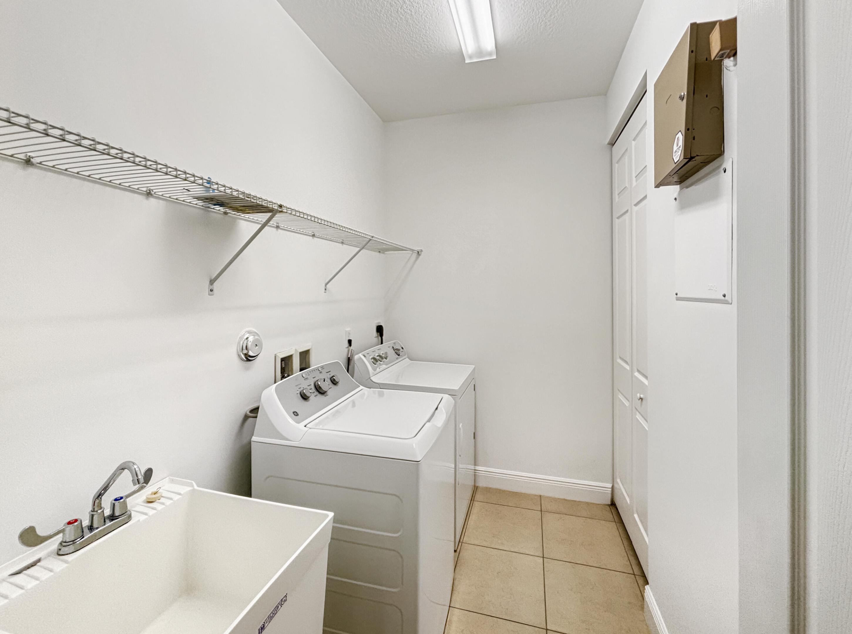 PORTOSOL REPL NO 4 - Residential Lease