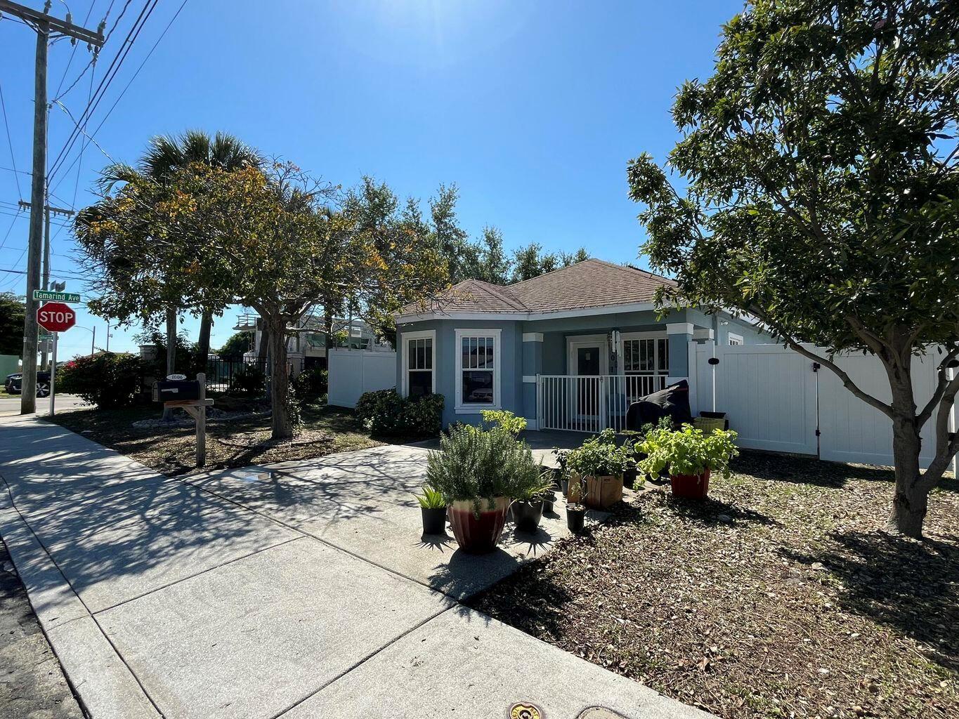 1006 N 22nd Street, West Palm Beach, FL, 33407/$399,000 1 1006 N 22nd Street