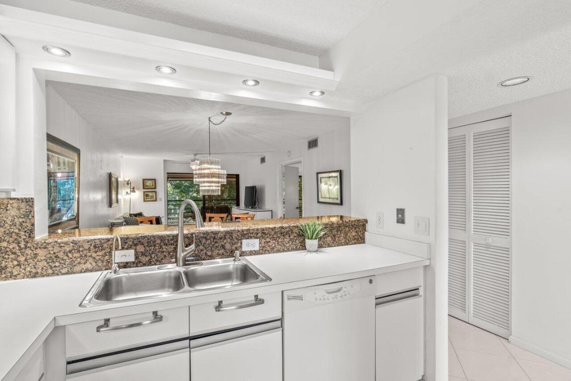 LAKESIDE CONDO 3 OF BANYAN SPRINGS,
Banyan Spring - Residential