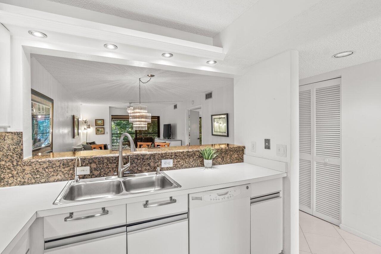 LAKESIDE CONDO 3 OF BANYAN SPRINGS,
Banyan Spring - Residential