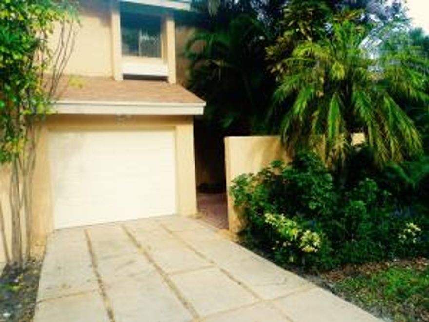 BEAUTIFUL AND SPACIOUS  3 BED, 2.5 BATH PLUS BONUS ROOM TOWNHOME WITH A 1 CAR GARAGE AND A BRAND NEW ROOF! IT FEATURES VAULTED CEILINGS, PRIVATE COURTYARD ENTRY. OPEN PATIO IN BACK WITH LOVELY GARDEN AND POND VIEWS. GREAT ROOM LAYOUT WITH A WOOD BURNING FIREPLACE. WELL MAINTAINED COMMUNITY LOCATED IN DESIRABLE BOCA DEL MAR. CLOSE TO I95, TURNPIKE AND ONLY 6 MILES FROM THE BEACH. CLOSE TO SHOPPING AND RESTAURANTS! EXCELLENT  ''A''  RATED SCHOOLS. FAIRWAY VILLAGE HAS 56 UNITS AND LOW HOA FEES!