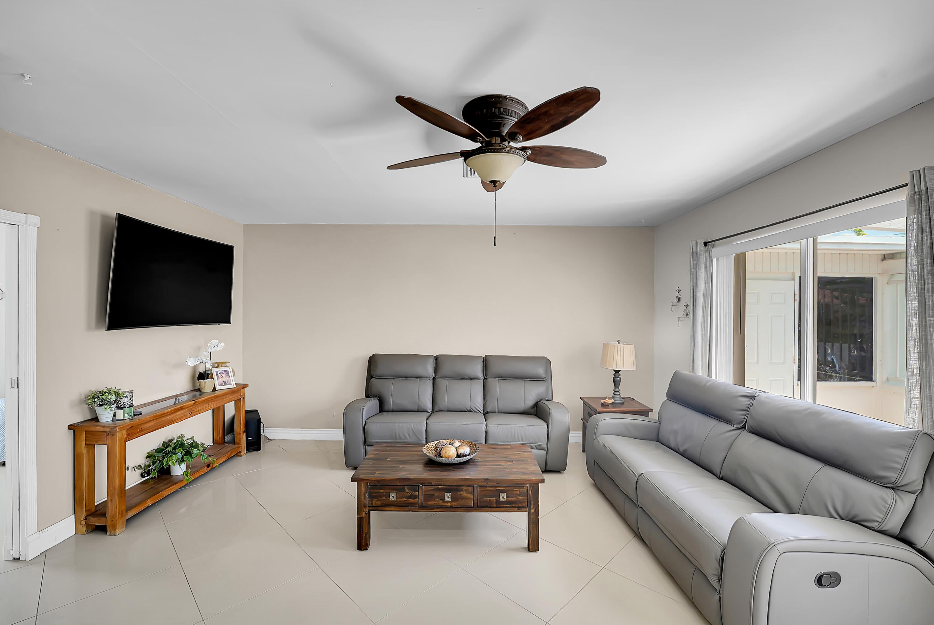 555 NW 50TH Place