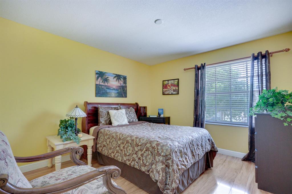 MADISON GREEN - Residential