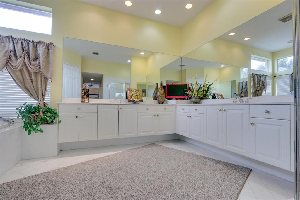 MADISON GREEN - Residential