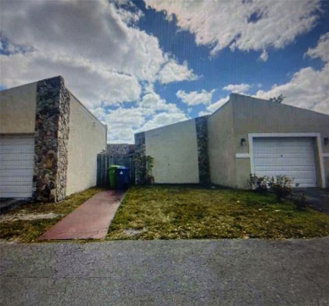 9725 NW 26th Ct 4 Sunrise FL 33322