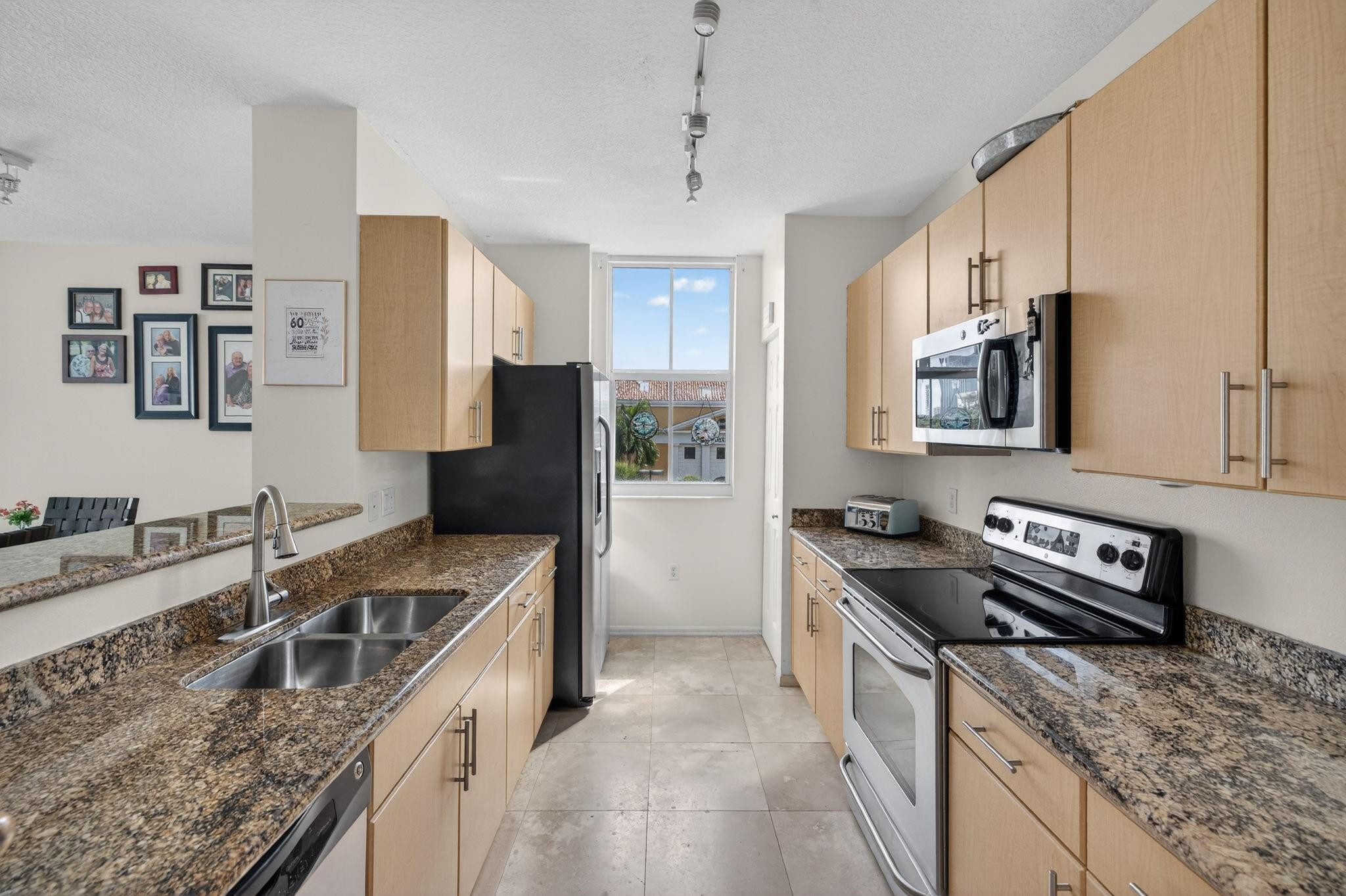 LAUDERDALE ONE CONDO - Residential