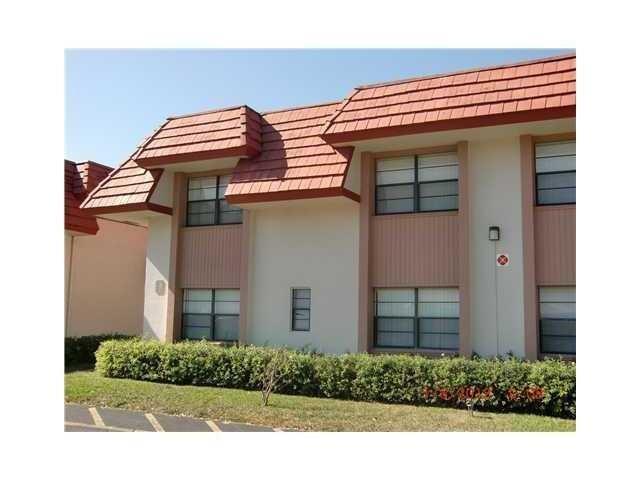 2-2 CONDO WITH WASHER DRYER LOCATED IN A QUIET CUL DE SAC CLOSE TO STORES,RESTAURANTS, CONVENIENCE STORE, CVS. WITH THE GREAT CORAL SPRINGS SCHOOLS AND EASY ACCESS TO SAWGRASS EXPRESS WAY.
CONDO ASSOCIATION REQUIRES A 650 CREDIT SCORE.