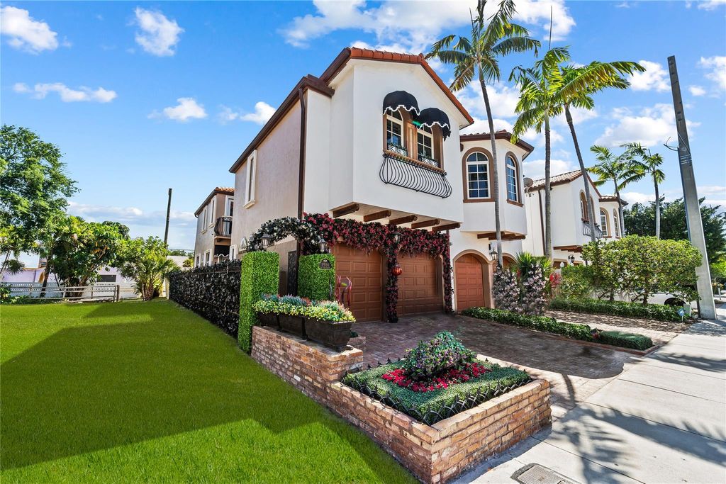 Photo of 1514 SE 2nd Court, Fort Lauderdale, FL 33301 (MLS # F10433539)