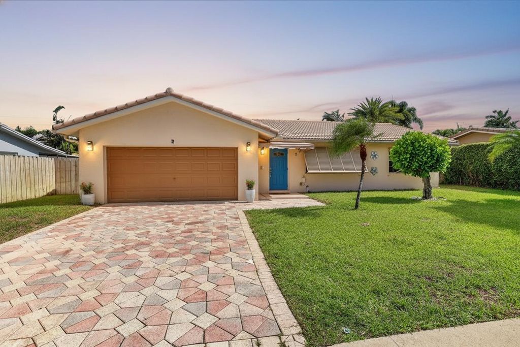 Photo of 7 Tam O Shanter Lane, Boca Raton, FL 33431 (MLS # B26030911)