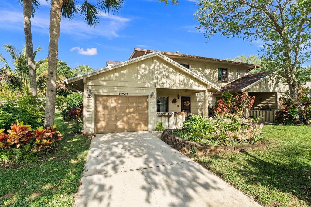 Photo of 12707 SE Pinehurst Court, Hobe Sound, FL 33455 (MLS # R10976304)