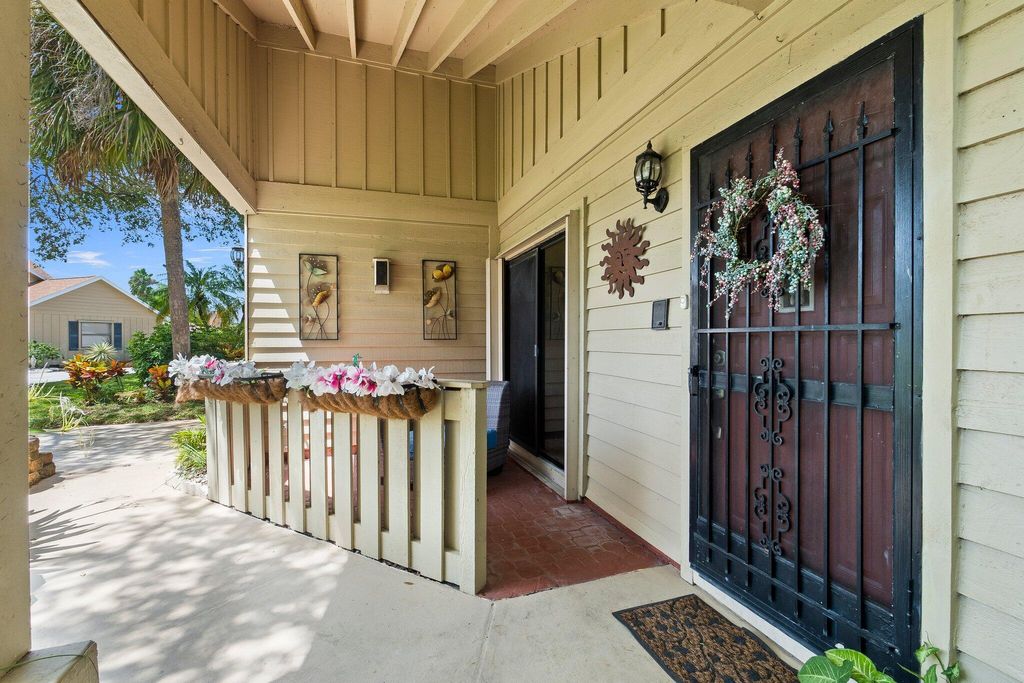 Photo of 12707 SE Pinehurst Court, Hobe Sound, FL 33455 (MLS # R10976304)