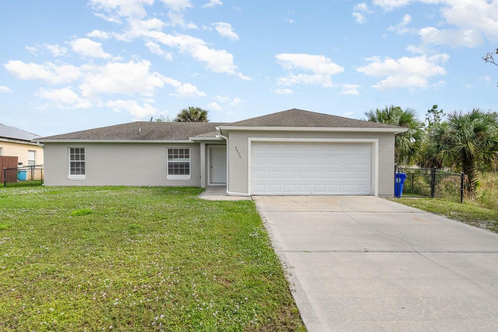 Photo of 7956 102nd Av Avenue, Vero Beach, FL 32967 (MLS # R11038942)